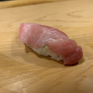 The finest nigiri made with carefully selected seasonal fish and carefully selected sushi rice