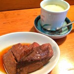 Kiku Zushi - 前菜的に出てくる茶碗蒸しと煮魚