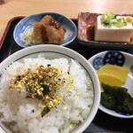 Meigetsu - ご飯・小鉢・漬物