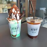 ATRY Caf'e&Bar - チョコミント、アイスコーヒー