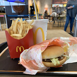 McDonald's Ionmoru Itami Ten - ポテトMはちょっと多いねんなぁ‥(^_^;)