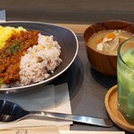 Tezukuri Kitchen & Cafe Mama Gohan - 