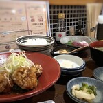 Hakata Maruhide Hon Ten - ◆日替わり定食(880円）・・たまたま水曜日でしたので、女性にはデザート付。一応女性に見られてよかった。(^◇^;)