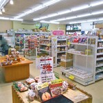 Food Shop Yokota - いかにもローカルスーパー的な雰囲気