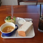 Cafe & Bar Misuto Cafe - アイスコーヒー（モーニングサービス付き）440円