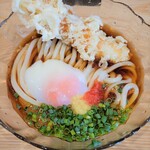 UDON DEALER - 温玉ちくわ天ぶっかけ（冷）。涼しげな丼で登場です。