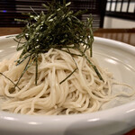 Soba Dokoro Ju An - 胡麻油が絡んでいます