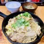 Yakisoba Senmon Ten Tokkan Tei Sako Ten - セットメニュー。肉、海鮮、そば大盛り