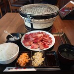 Bicho Shichirin Yakiniku Gyukura Isesagichojo Machi Ten - 牛カルビダブル(3皿分),牛カル定食￥980 トッピングカルビ600X2