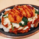 洋食キッチン シャトー - 焼きチーズトマトカレー ヒレカツのせ (900円・税込)