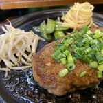 ３びきのこぶた - 国産和牛肉100%