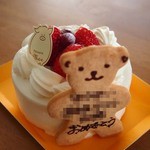 Kaju Kobo Moe - 可愛らしい3号ホールケーキ♪ちゃんとイチゴが載ってます。