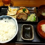 Nikujiru Gyoza no Dandadan Nerima Ten - 焼餃子・チャーシュー定食