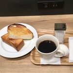 Le repas Sasazuka Ten - 厚切りバタートーストモーニング410円、ブレンドコーヒー、ゆで卵チョイス