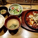 大衆酒場 わいけい - 煮込みハンバーグランチ@500