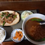 中国台湾料理 王府 - ニラレバ定食台湾ラーメン付き暗くてすみません。