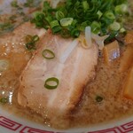 ラーメン まこと屋 - チャーシューは普通に美味しい味わいだった