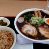 Menya Biroku - 黒ラーメン(620円)と半チャーハンセット(260円)計880円 半チャーハンセットはランチ限定でお好きなラーメンに260円でプラス出来ます　