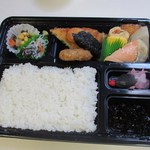 天神弁当 - 幕の内弁当は５２０円８００円１０００円と用意してありましたが私は一番手頃な５２０円のお弁当です。
 