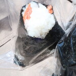 山重商店 - 焼べにしゃけ「毎日ていねいに焼いてます」140円（税込）※新潟県胎内産コシヒカリ・減農薬米