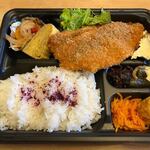 ゜F/concept Deli - 選んだお弁当はアジフライ弁当１０５０円。