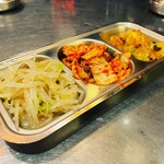 Korean Sakaba Kokkio Esute Ten - 食べ放題のナムル、キムチ、チヂミ‼️