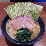 Itto Nansendai Ten - ラーメン800円麺硬め。海苔増し140円。