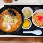 らーめんみずきの - みそラーメン 720円　チャーハンセット 400円