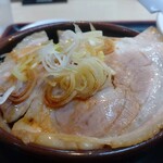 Menya Tegone Take - チャーシュー丼アップ　ご飯がいっぱい