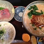 Udon Chaya Sagano - 胡麻だれみそうどんランチとオプションでお刺身