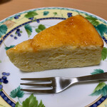 Eikido Kojo Chokubai Ten - 詰め合せケーキ　750円　のチーズケーキ