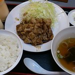 小林亭 - ワンコイン定食のメニューから生姜焼肉定食です。