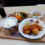 フキノトウ食堂andカフェ - フキノトウ定食B(クリームコロッケ) 1,000円(税込)。