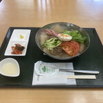 Honba Korean Sonke Soeda Ten - 冷麺全景。