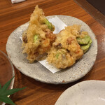 Tsuru no Hitokoe - 海老とごぼうとうすい豆のかき揚げ