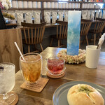 cafe&bakery C'est la vie - ドリンク写真:イートンのパンはアボカドクリーム