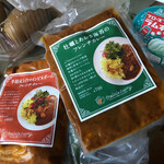 tralala curry Minamirinkan Ten - 牡蠣とあおさ海苔のフレンチカレーと手羽元と白ワインビネガーのフレンチカレー。あと、デザートのフローズンラムネ(←冷凍庫の秘蔵っ子)