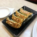 Chuka Shokudo Ichibankan Koenji Ten - 餃子は普通の皿なのに