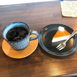 king - チーズケーキとセットのアイスコーヒー