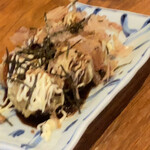 Izakaya Honjin Oyaji - ロシアンたこ焼き（６個入り激辛１個）¥500