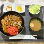 Tomoe Shokudo - 十勝の豚丼：タレも肉も旨い