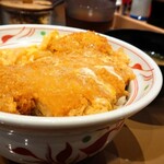 やよい軒 - カツ丼(￥690)。
      お味噌汁つき。