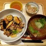 Marumo Kitchen Ruminesuto Shinjuku Ten - 豚肉と7種野菜のバーベキューごはん