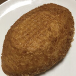 石釜パン工房 シュクルヴァン - 黄金カレーパン   250円なり