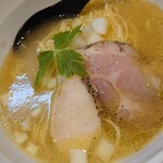 Tenraiken Kamiyachohonten - レギュラーメニュー入りした 山椒塩鶏そば(800円)念願です…来る回数増えるな…山椒強めなので好みは出るはず。でもクセになる。トッピングに青のり絶対合うやつ！隣りの「こってり」ボタンも気になる