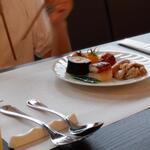 DINING HUIT 8番地 - 