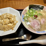 Youra Honten Honten - 豚骨ラーメン