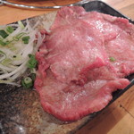 炭火焼肉スーパーホルモン - 【特上ネギ塩タン＠１２００円】 見ただけで旨し♪