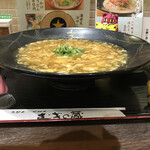 Udon Gohan Mugi no Kura - 生姜あんかけの玉子とじうどん　580円（税込）　※横からも