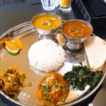 Asian Dining&Bar MAMA CURRY - 